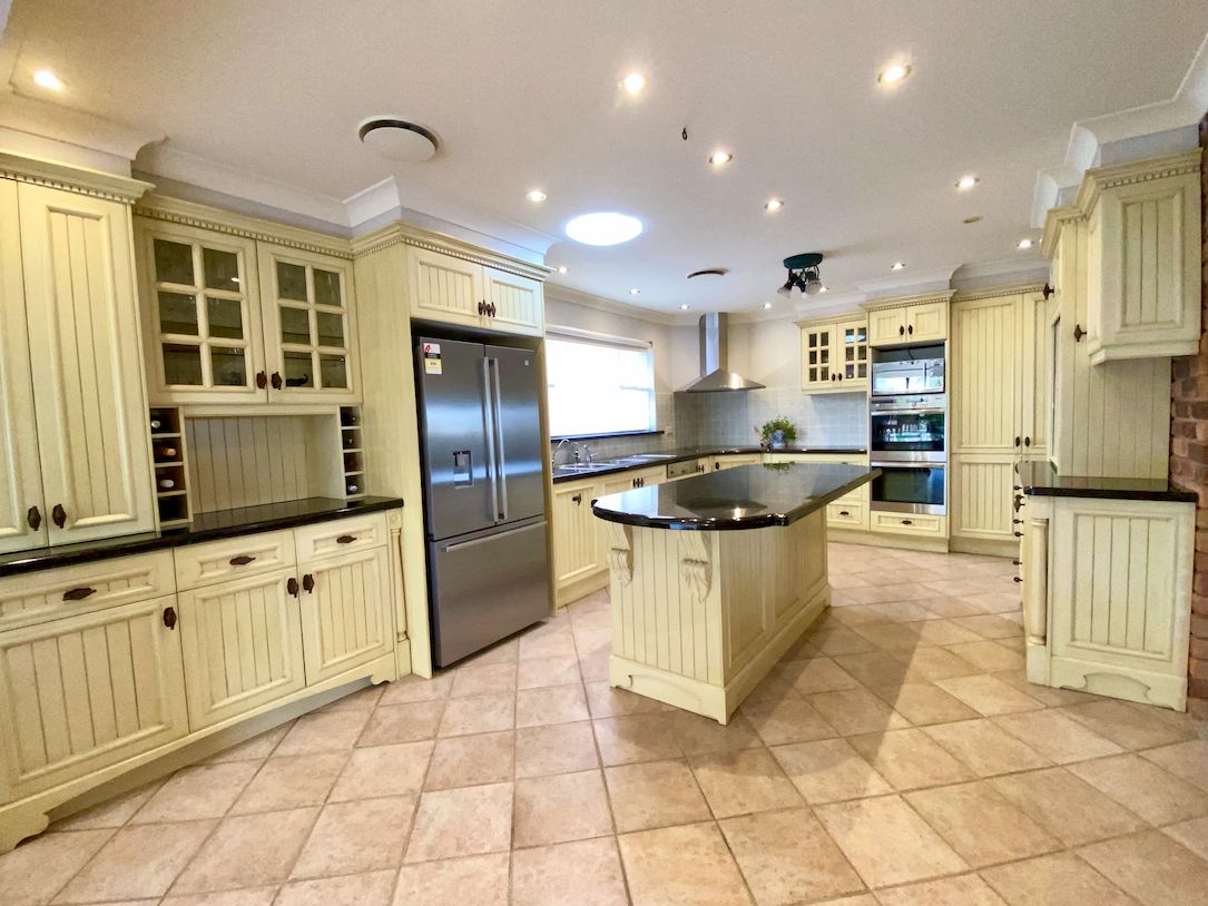 Spacious family home. Motivated vendors!